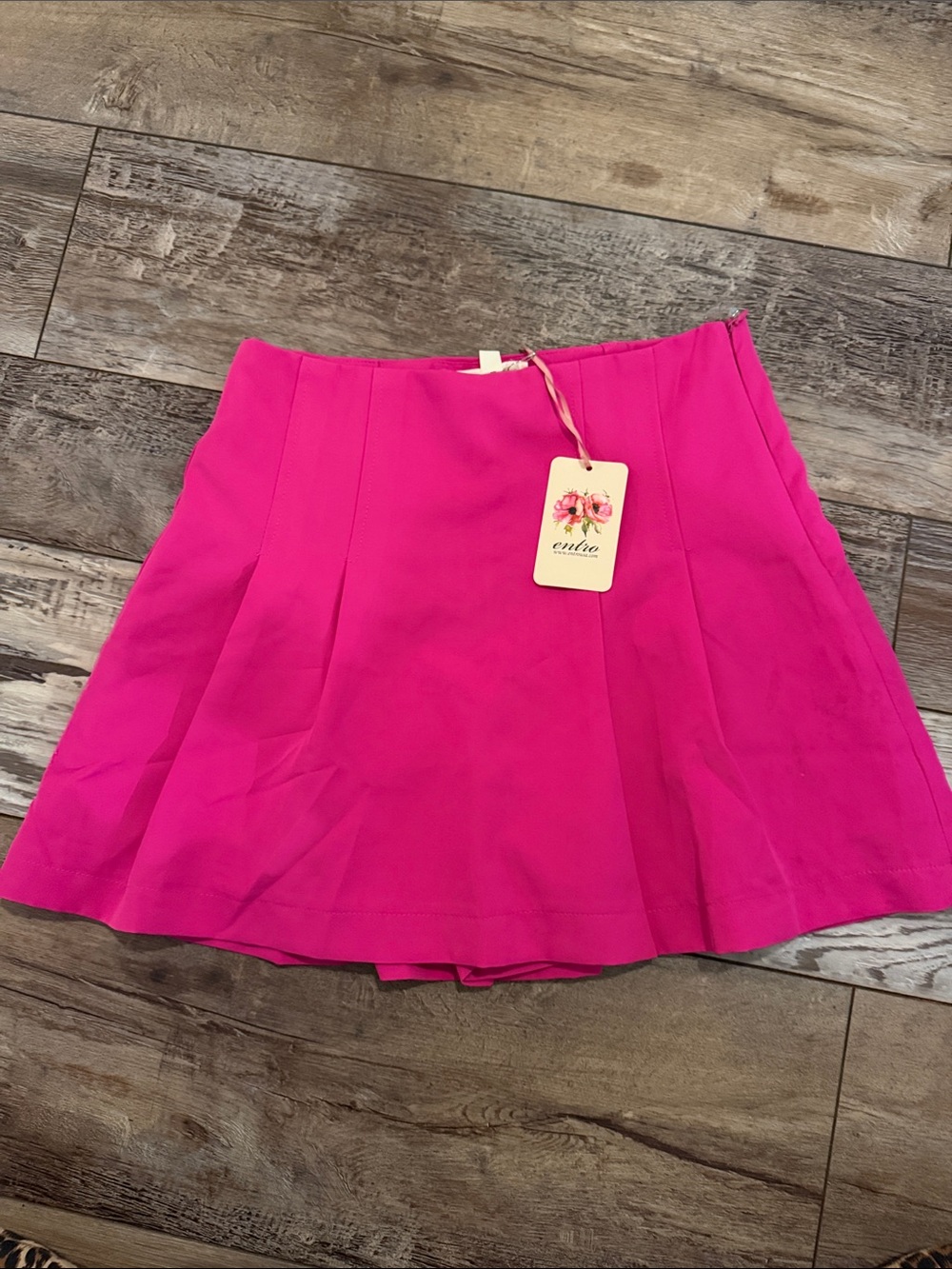 entro Hot Pink Pleated Skort